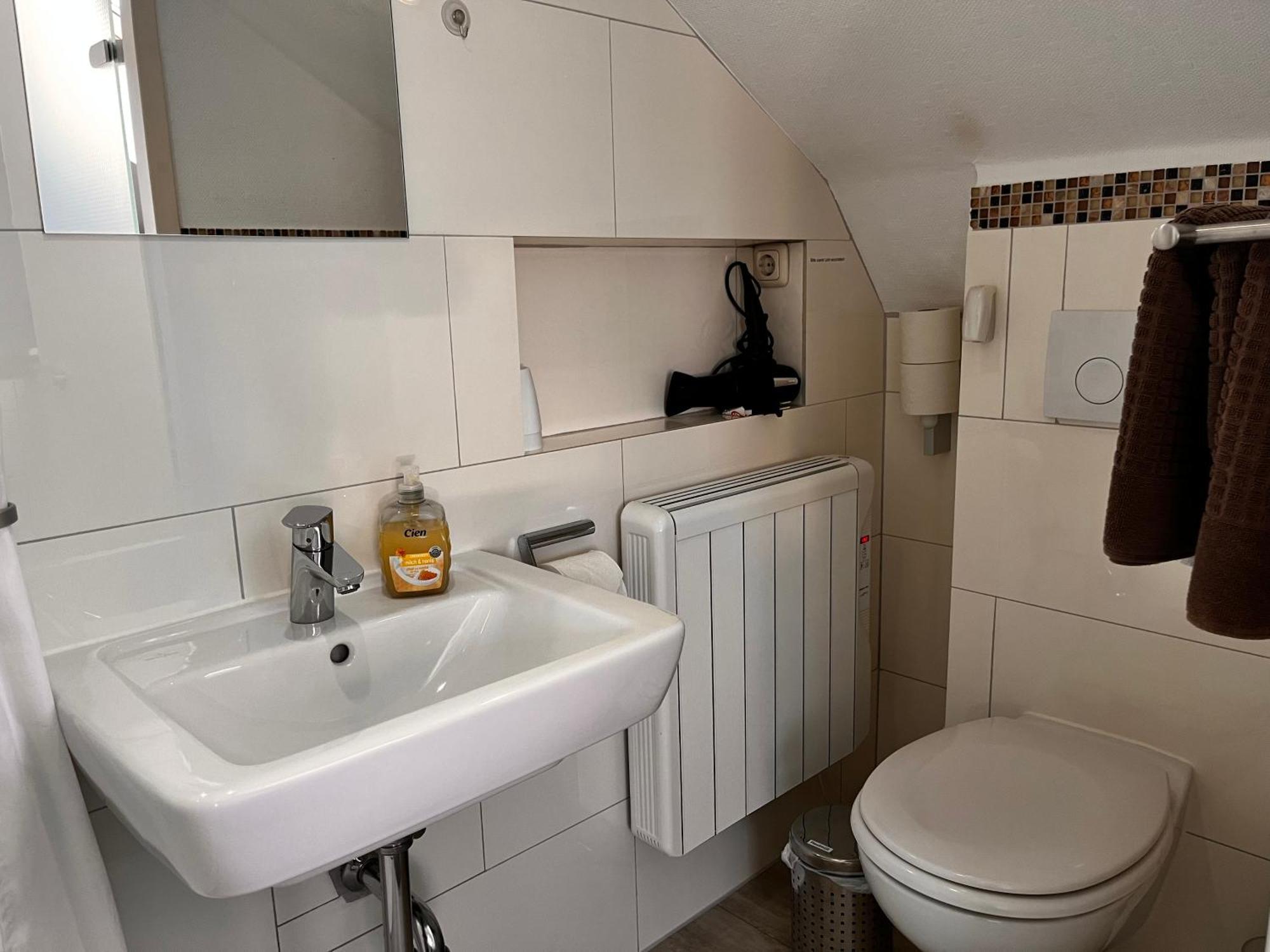 Gaestehaus Sommertal Mit Pool Im Garten, Eigener Parkplatz, 800M Zum Bodensee, 300M Zur Altstadt Meersburg Eksteriør bilde