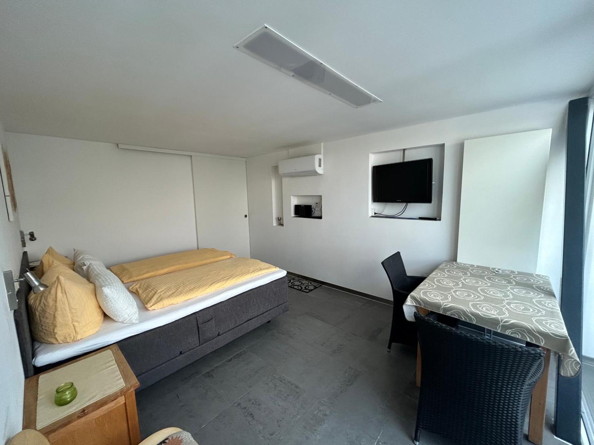 Gaestehaus Sommertal Mit Pool Im Garten, Eigener Parkplatz, 800M Zum Bodensee, 300M Zur Altstadt Meersburg Rom bilde