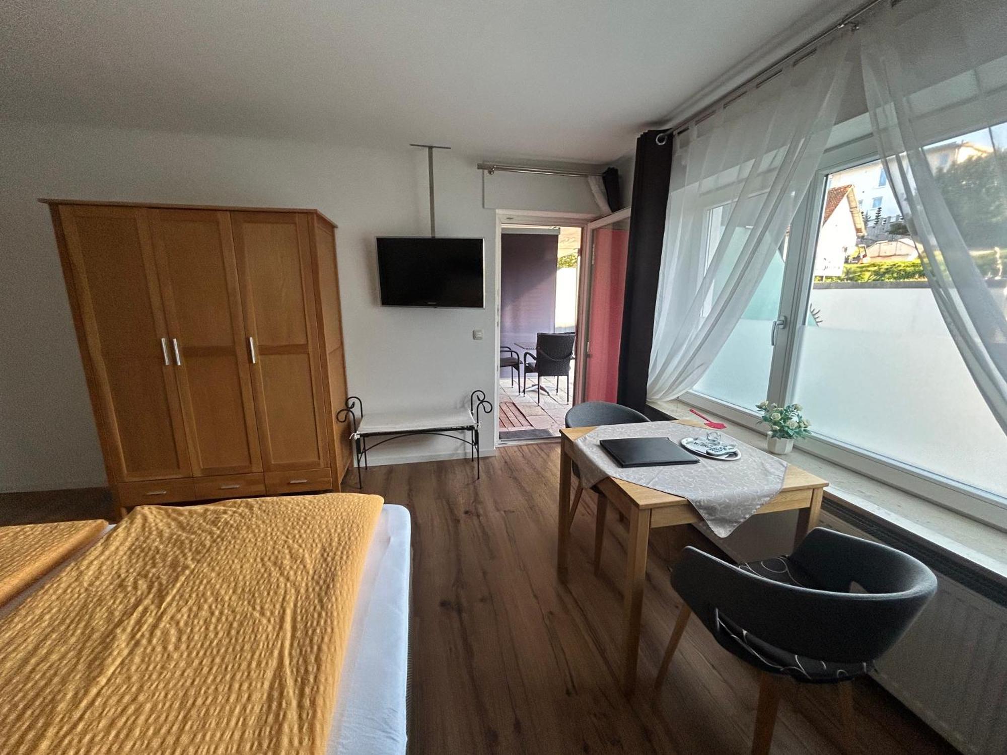 Gaestehaus Sommertal Mit Pool Im Garten, Eigener Parkplatz, 800M Zum Bodensee, 300M Zur Altstadt Meersburg Eksteriør bilde