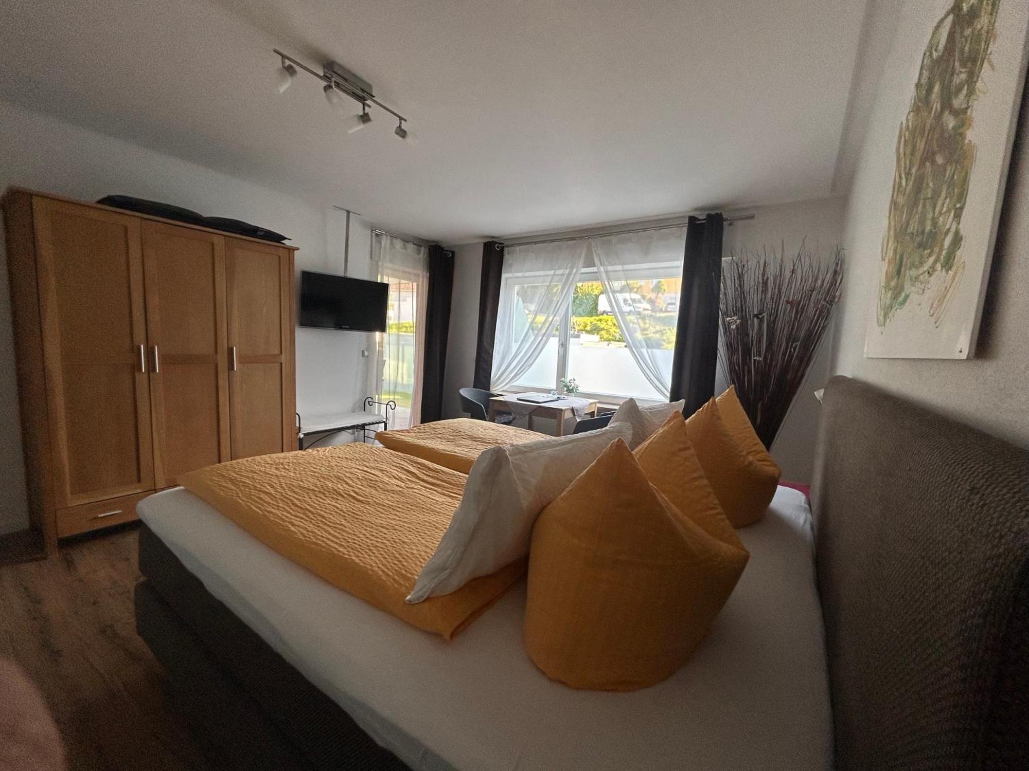 Gaestehaus Sommertal Mit Pool Im Garten, Eigener Parkplatz, 800M Zum Bodensee, 300M Zur Altstadt Meersburg Rom bilde